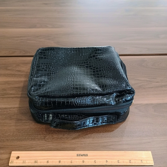 Black Crocodile-Embossed Women's Cosmetic Bag - Picture 1 of 7